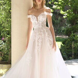Off white/nude wedding dress.Off the shoulder bridal gown. Tulle lace appliqued